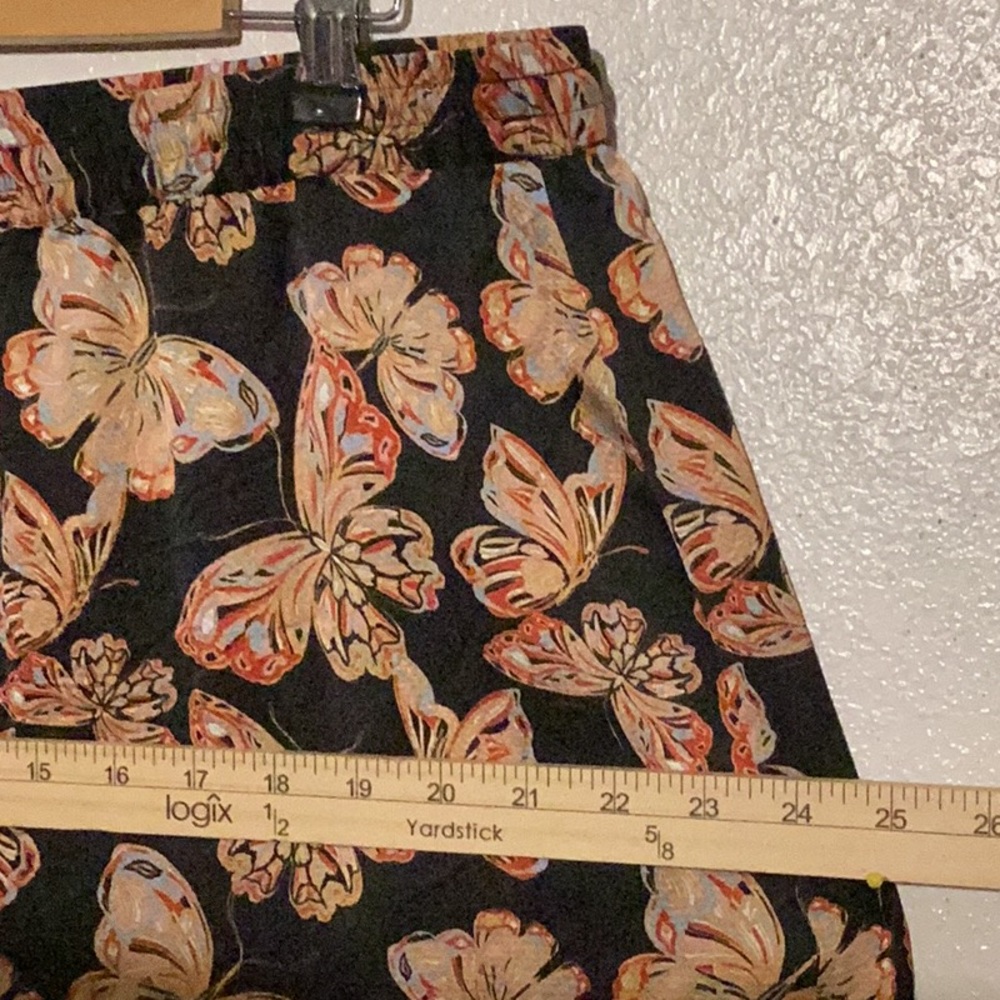 Black Floral Print Wide-Leg Pants - Picture 6 of 15